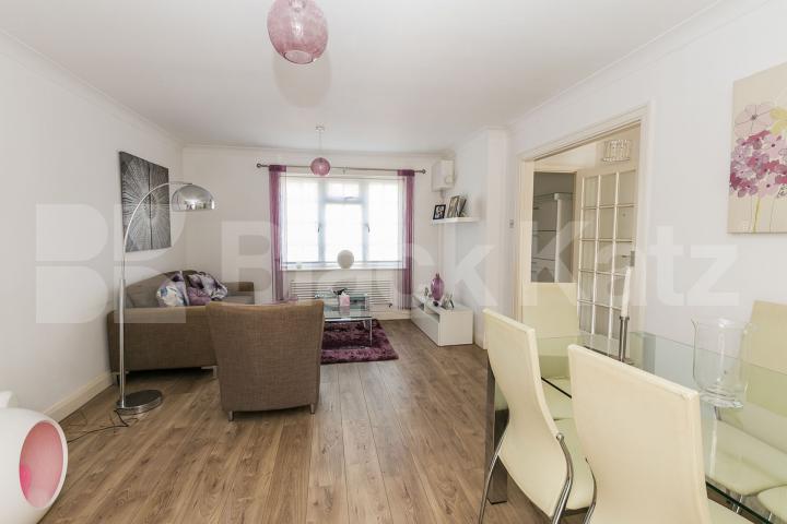 Stunning ground floor 2 bedroom property to rent with driveway for 2 cars Uplands Park Road, Enfield 